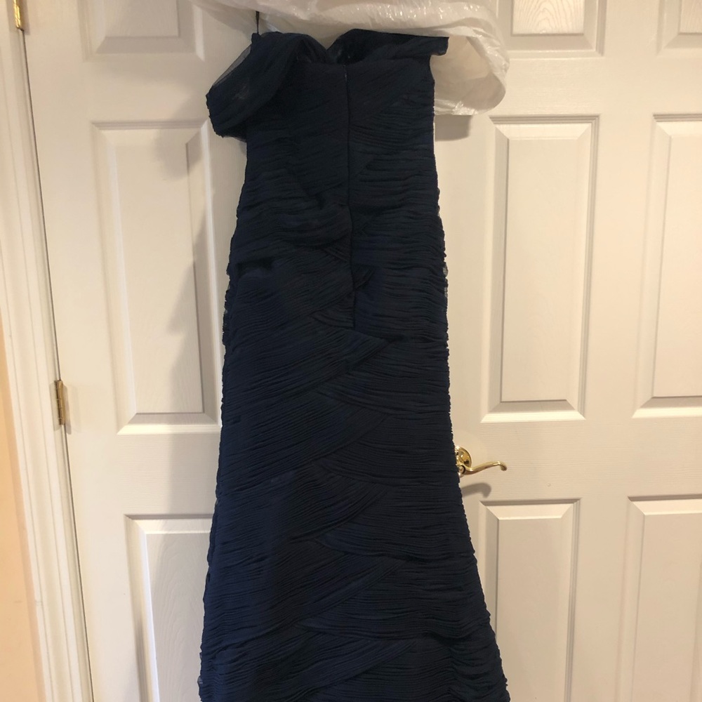 Amazing navy blue formal dress. Off the shoulder.